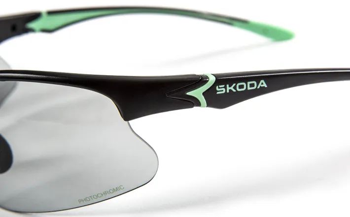 Škoda Selbsttönende Fahrrad-Sonnenbrille, schwarz/electric green